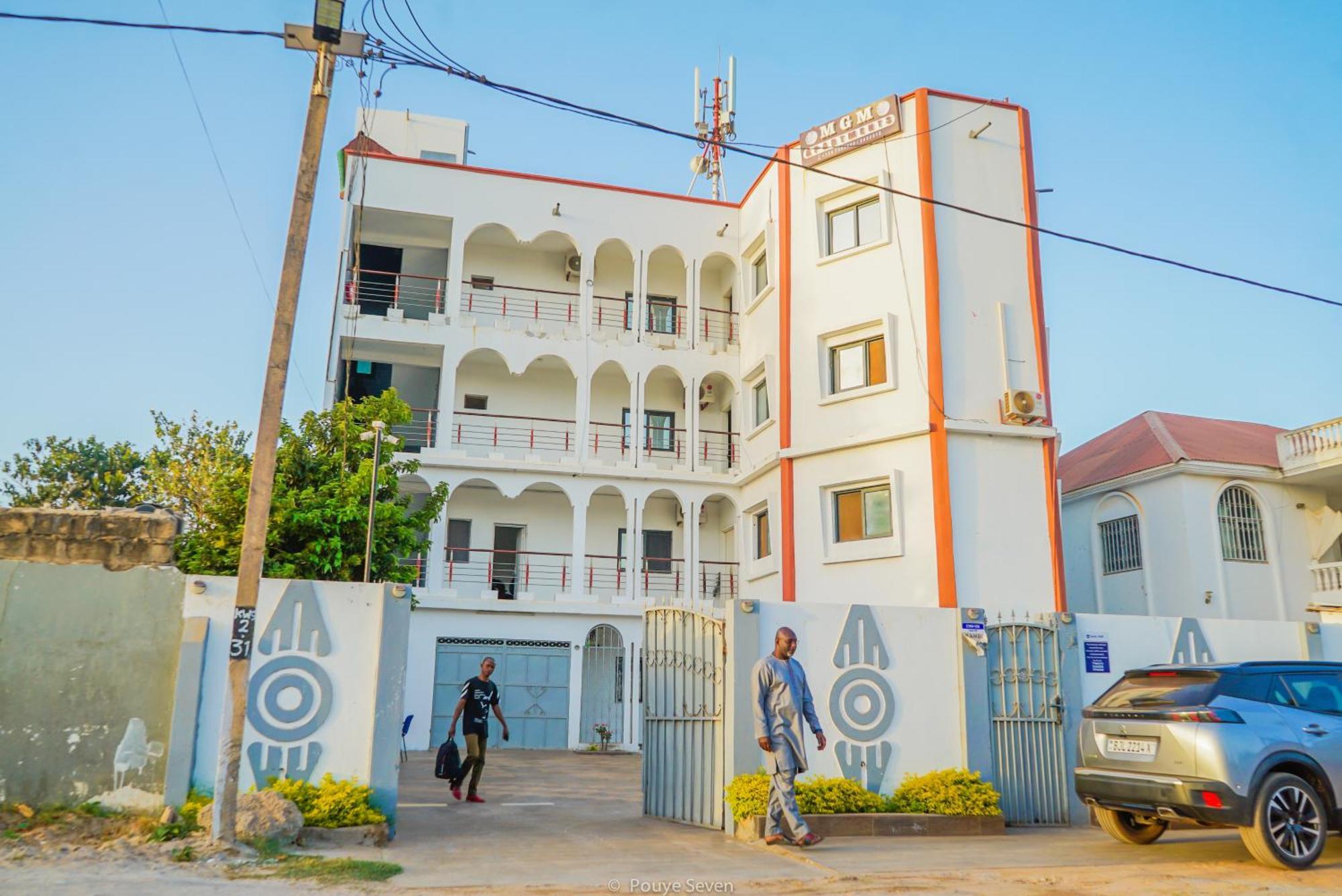 Mgm Apartments Gambia Kololi Extérieur photo
