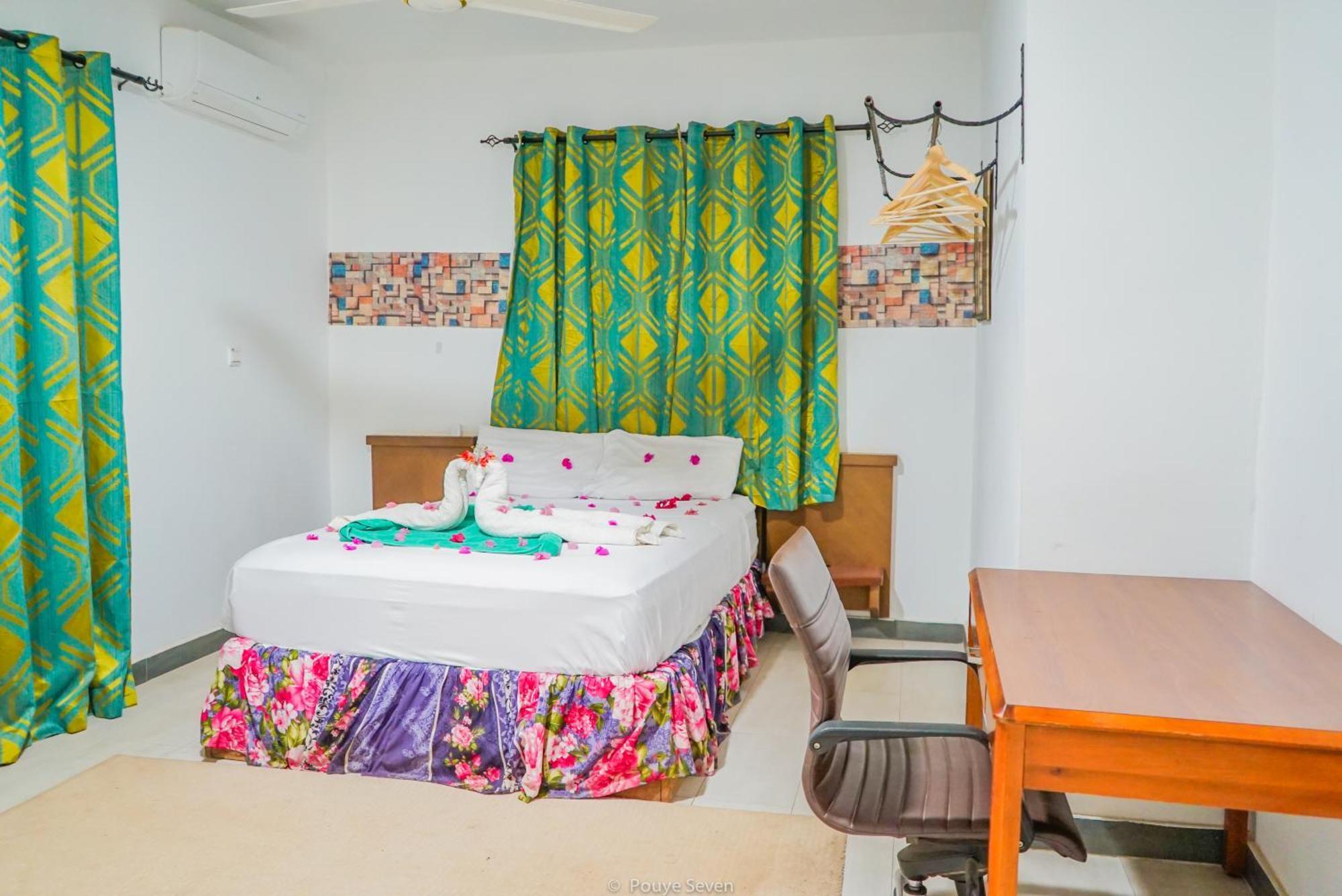 Mgm Apartments Gambia Kololi Extérieur photo