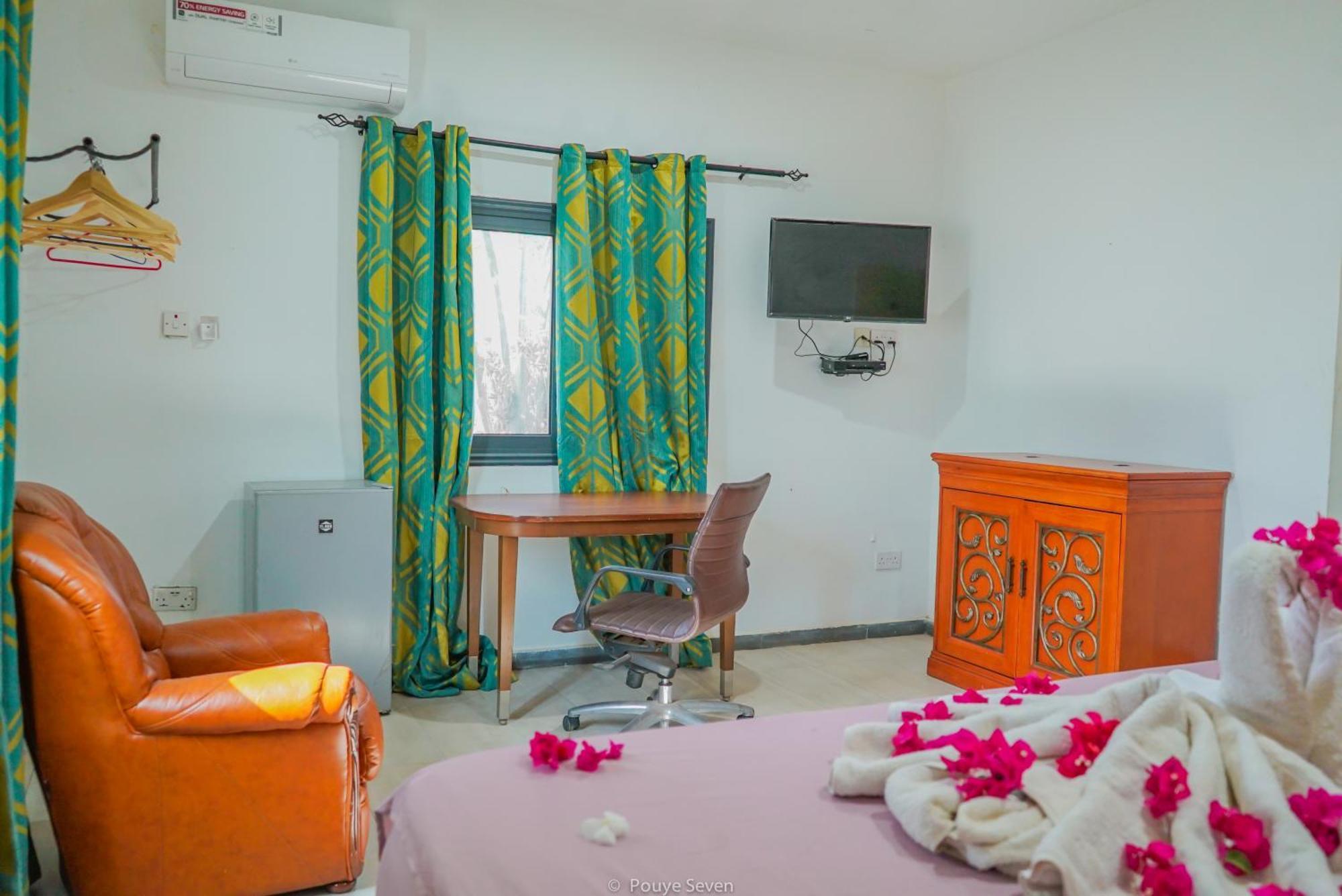 Mgm Apartments Gambia Kololi Extérieur photo