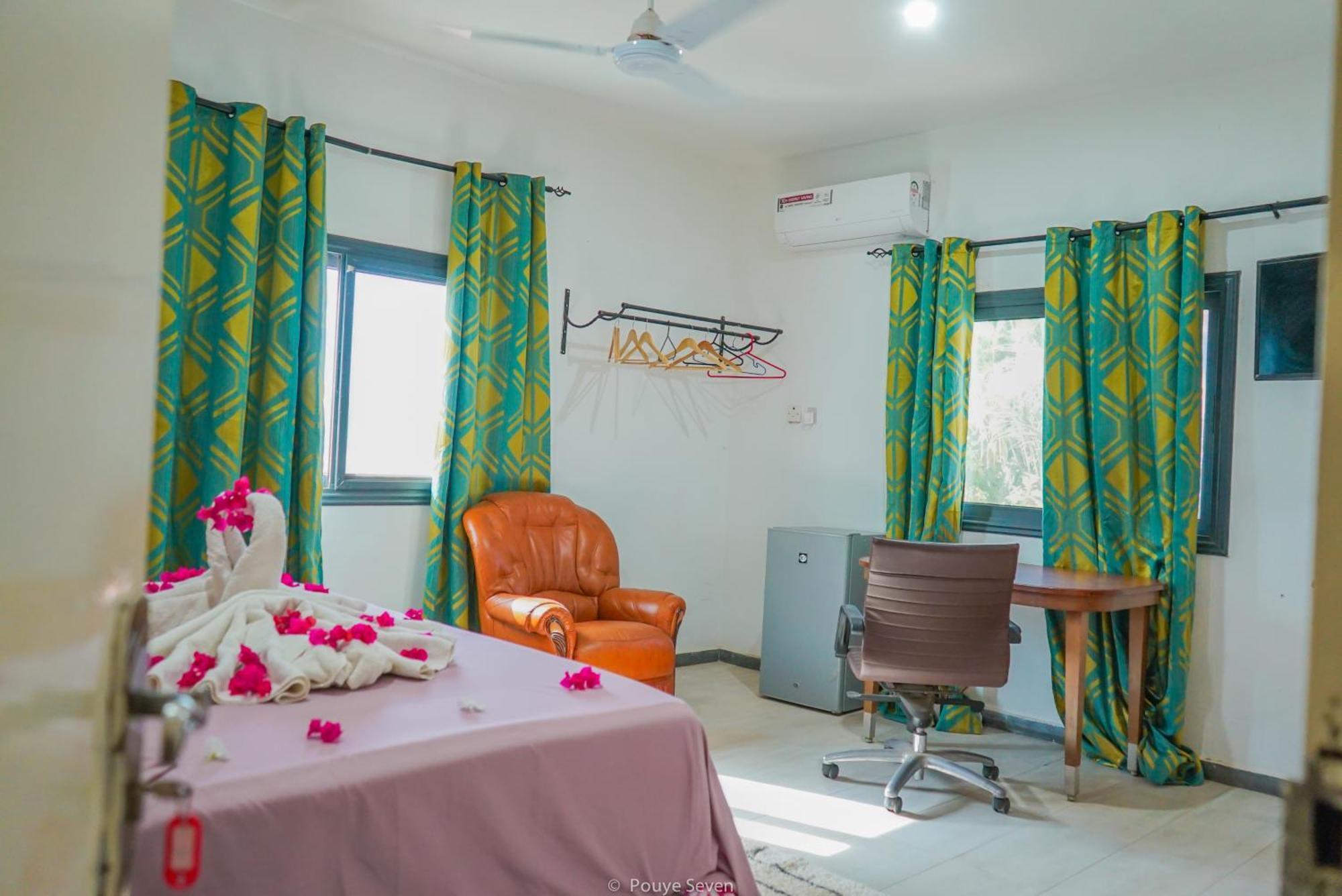 Mgm Apartments Gambia Kololi Extérieur photo